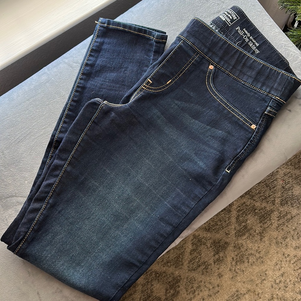Levi Strauss totally shaping pull-on skinny / jeggings